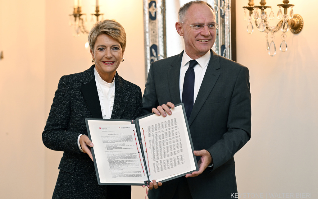 La consigliera federale Karin Keller-Sutter e il ministro federale dell’interno austriaco Gerhard Karner presentano il piano d’azione contro la migrazione irregolare